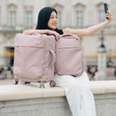 Maleta de viaje + Mochila Dott Cool Capital Combo Equipaje Carry On Cabina Rosa