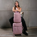 Maleta de viaje + Mochila Dott Cool Capital Combo Equipaje Carry On Cabina Rosa