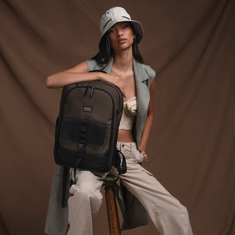 Combo Ecológico: Mochila materiales Reciclados + Audífono Inalámbrico In-ear Energy Sistem Eco