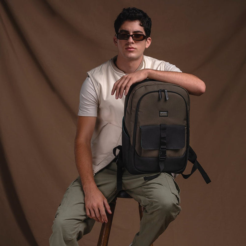 Combo Ecológico: Mochila materiales Reciclados + Audífono Inalámbrico In-ear Energy Sistem Eco